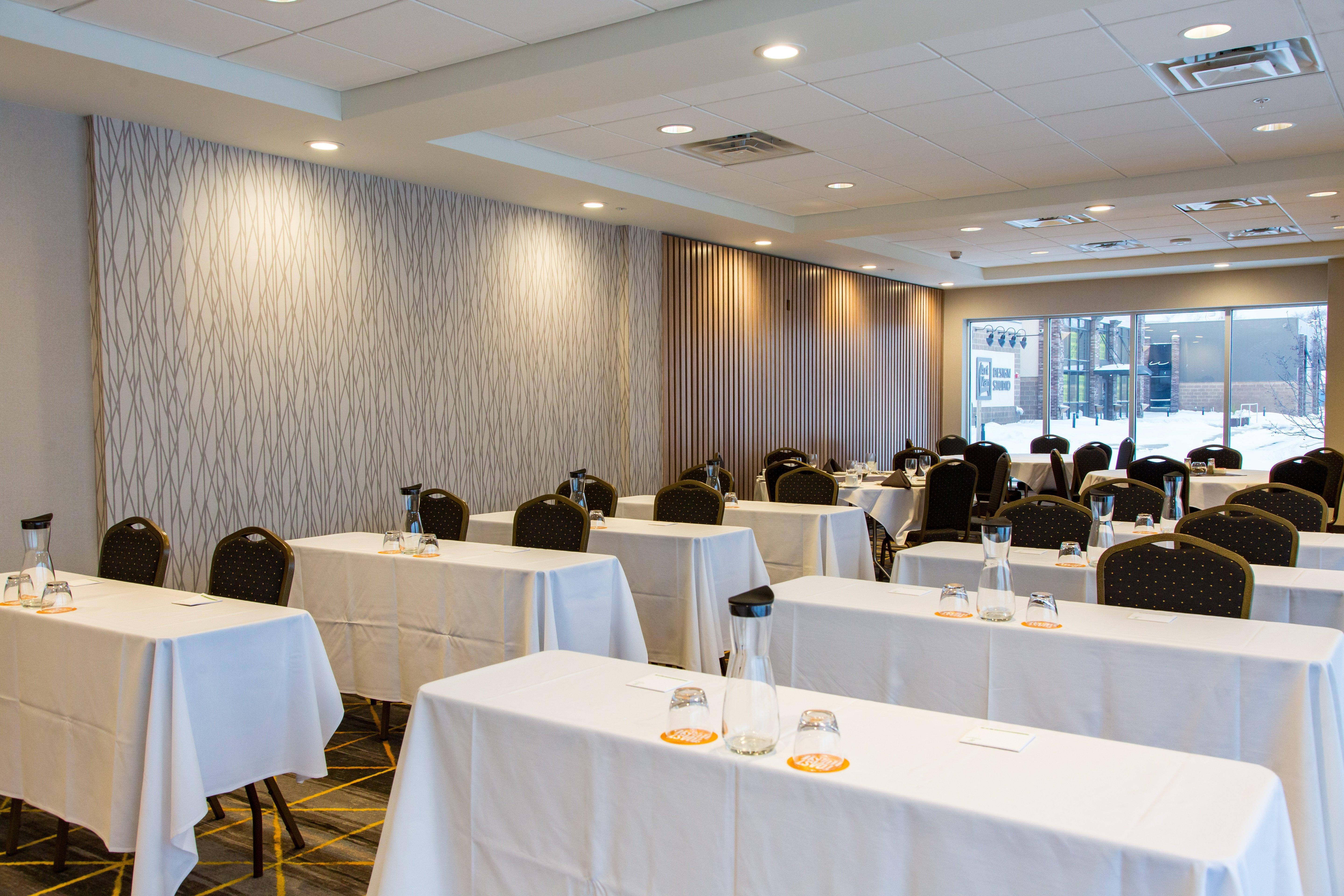 Holiday Inn Hotel & Suites - Mount Pleasant By Ihg Buitenkant foto